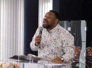 „Ne crains point, car je vais te faire du bien! Tu mangeras à ma table pendant toute ta vie.“